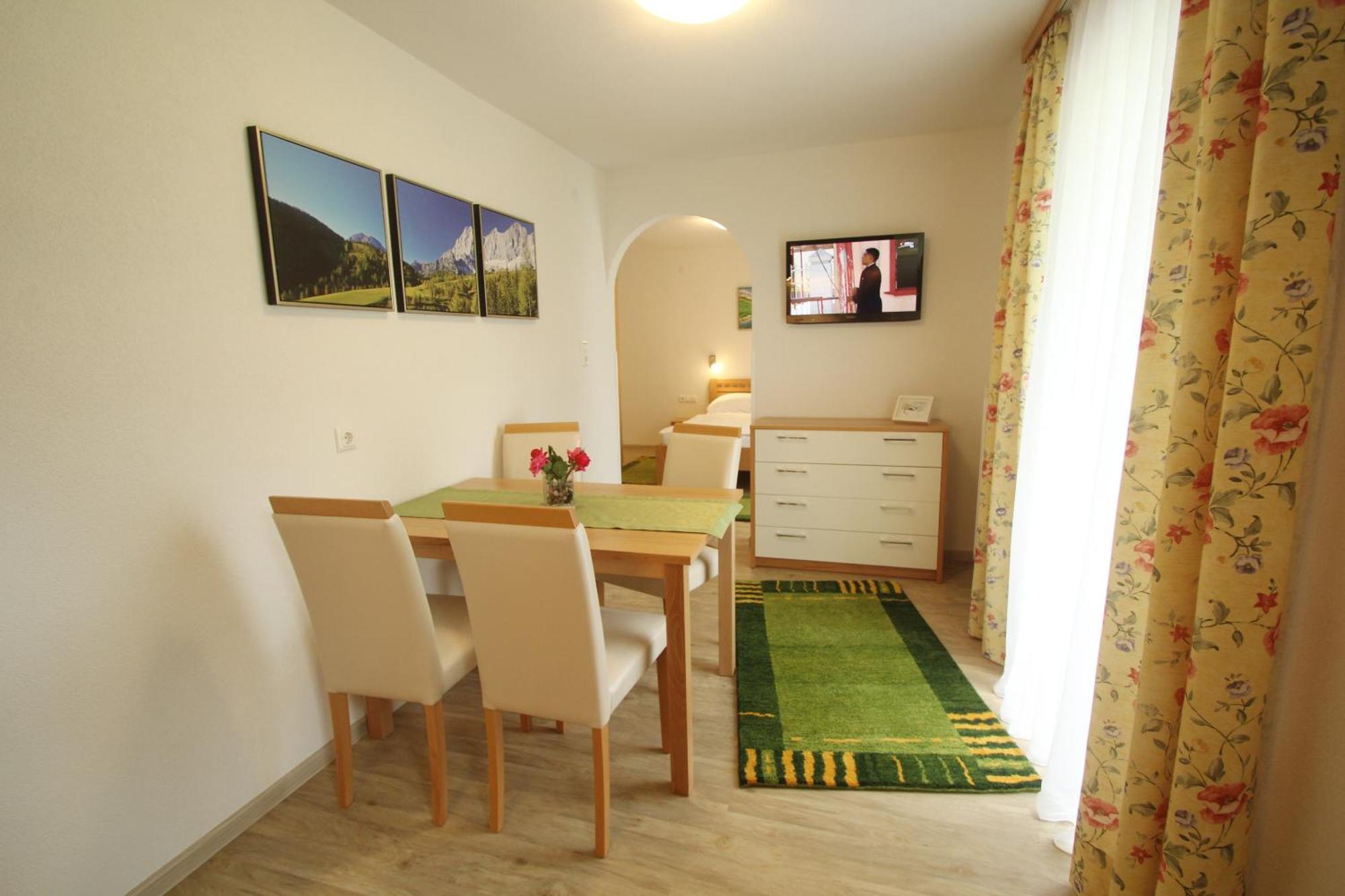Apartmenthaus Dornroeschen 람자우 암 다흐스타인 객실 사진