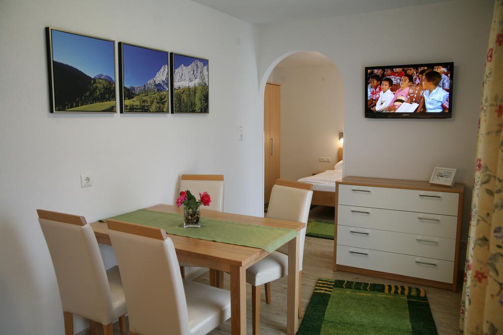 Apartmenthaus Dornroeschen 람자우 암 다흐스타인 객실 사진